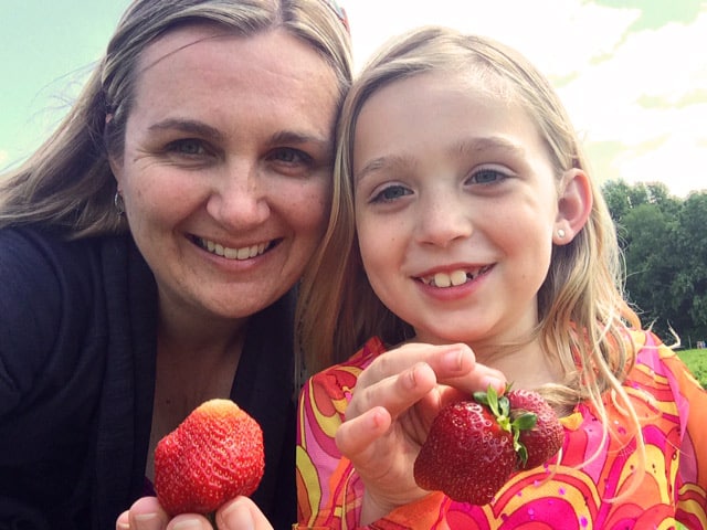 Strawberry Banana Smoothie contains only 4 ingredients. Easy to make on a busy morning with fresh or frozen fruit.