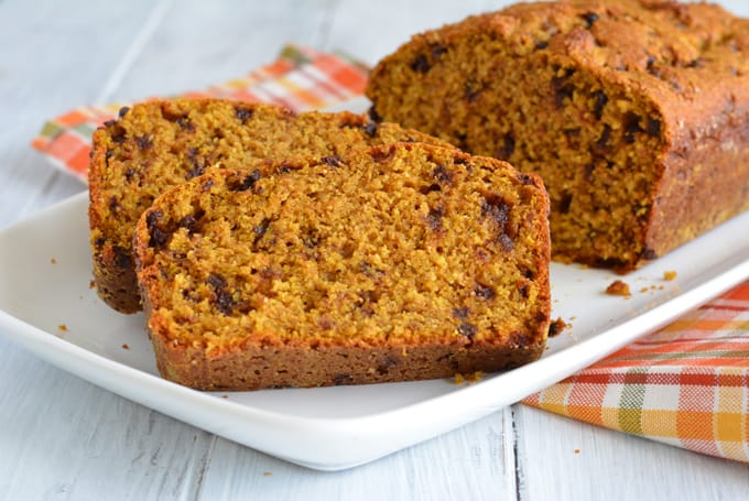 Start Thanksgiving morning off with this yummy pumpkin chocolate chip bread.