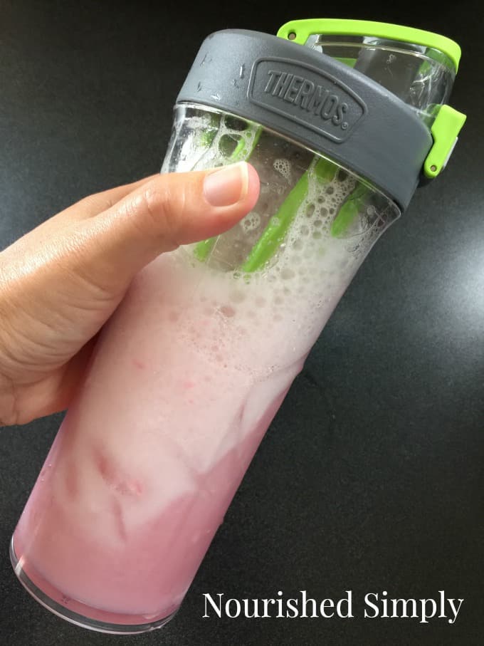 Strawberry Lemonade Protein Shake is sugar free and rich in protein.