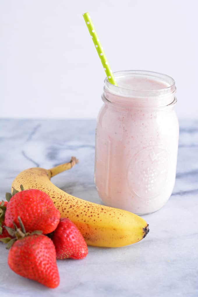 Strawberry Banana Smoothie contains only 4 ingredients. Easy to make on a busy morning with fresh or frozen fruit.