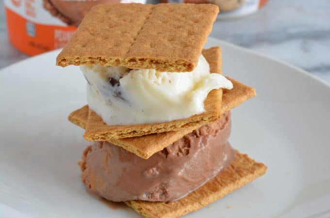 Low calorie ice cream between graham crackers